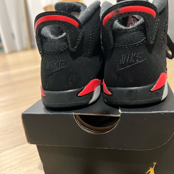 COPY - Infant Jordan 6 Retro Sneakers - Picture 4 of 4
